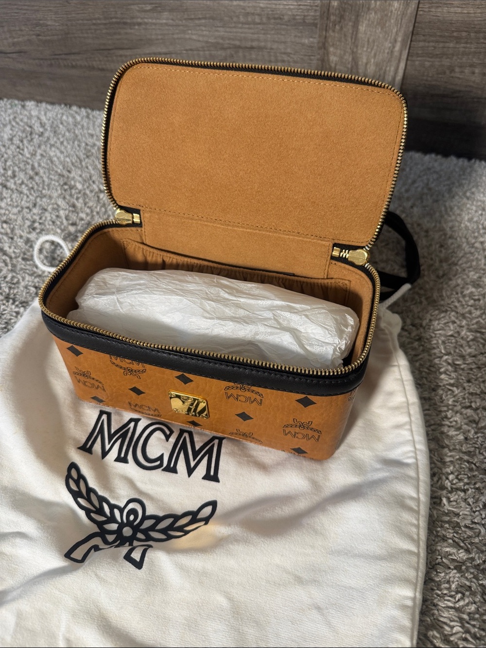 MCM Cognac Visetos Vanity Case with Black Trim and Gold Hardware - Picture 3 of 9